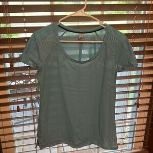 LuLuLemon tee